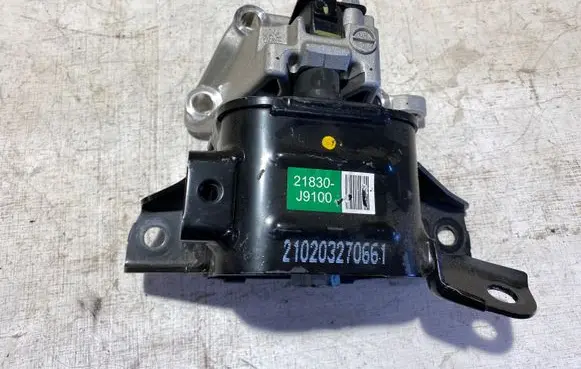Hyundai Kona I Engine mount bracket 21830J9100