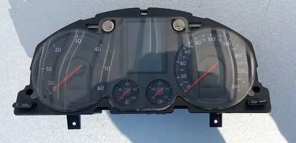 Volkswagen PASSAT B6 Speedometer (instrument cluster) X0006000 300920 SH1614