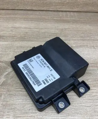 Volkswagen PASSAT B6 Hand brake control module 3C8907801E 17767601A