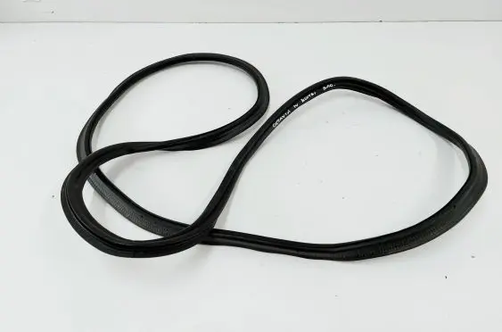 Skoda Octavia Mk4 Trunk rubber seal (body) 5E7827705H