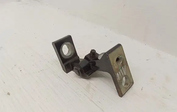 Volkswagen Tiguan Front door upper hinge 5N0831402 A046574