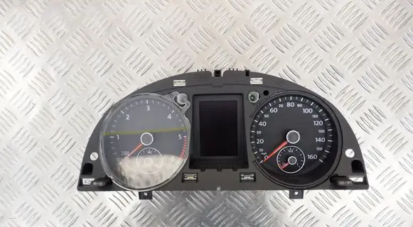 Volkswagen PASSAT B7 Speedometer (instrument cluster) 3AA920971A