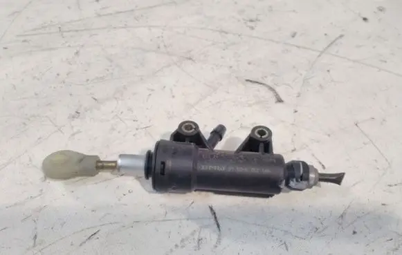 BMW 3 E46 Clutch master cylinder 21526752146