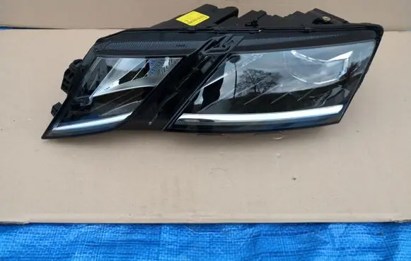 Skoda Octavia Mk3 (5E) Headlight/headlamp 5E1941015E