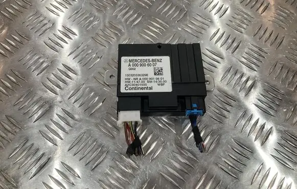 Mercedes-Benz C W205 Fuel pump relay A0009006007