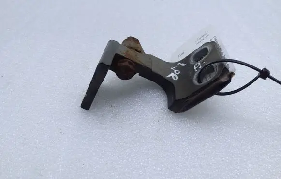 Alfa Romeo Giulietta Front door lower hinge A048903