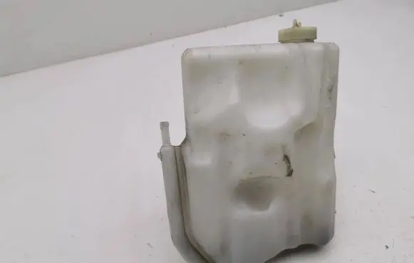 Honda CR-V Windshield washer fluid reservoir/tank