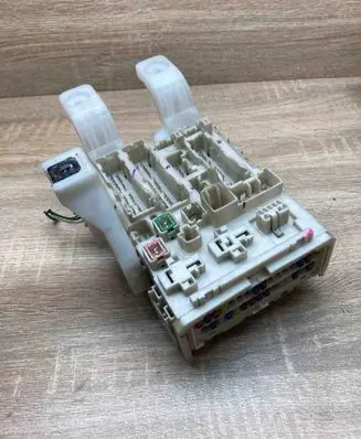 Toyota Prius (XW20) Fuse module 8273047290 801100415
