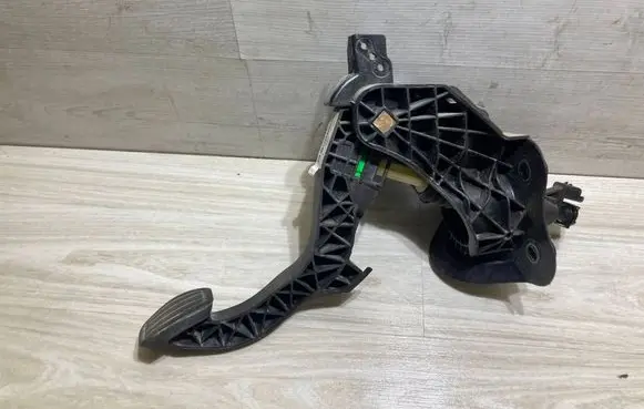 Peugeot Expert Clutch pedal 9818902380 98189023800 106E07C