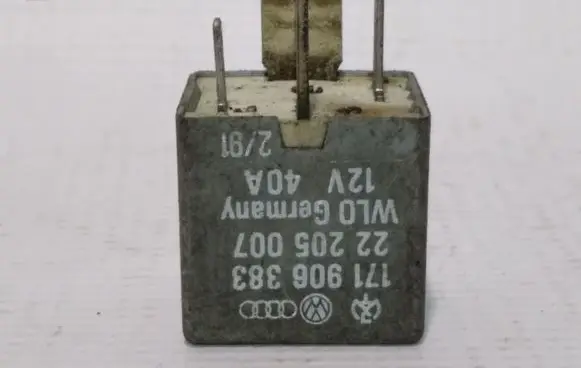 Volkswagen Golf II Other relay 171906383