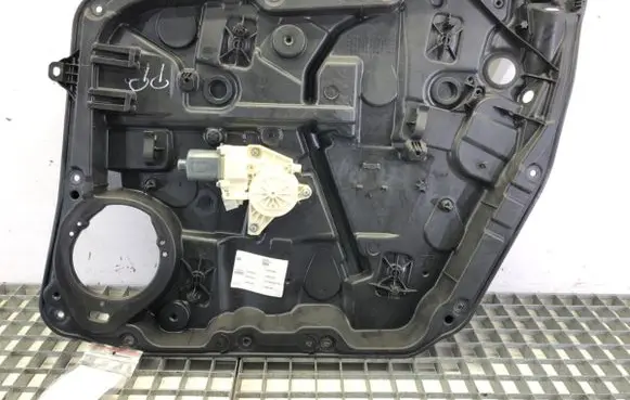 Mercedes-Benz B W246 W242 Front door window regulator with motor A2469065200