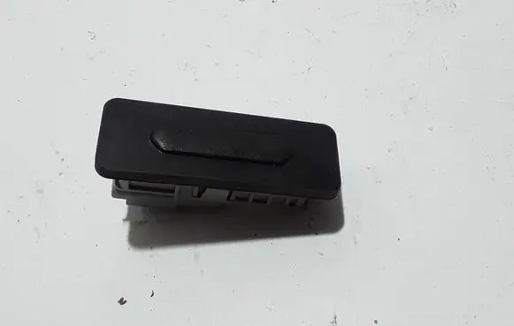Tailgate opening switch