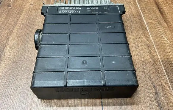 Mercedes-Benz E W124 Engine control unit/module 0075451532 0280800286