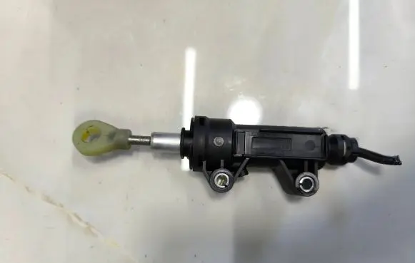 BMW 1 E81 E87 Clutch master cylinder 13670510