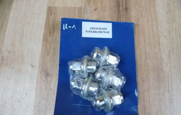 Toyota RAV 4 (XA40) Nuts/bolts 6186110010