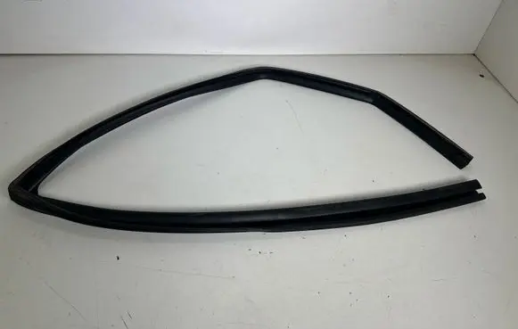 Dodge Durango III Front door rubber seal 