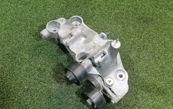 Renault Master III Generator/alternator bracket 117102273R