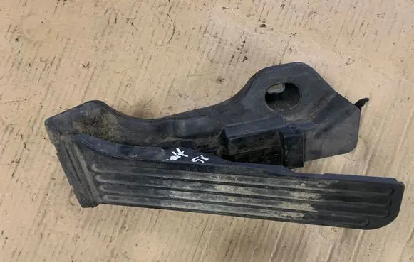 Volkswagen Golf Plus Accelerator throttle pedal 1K1721503M 6PV00889000