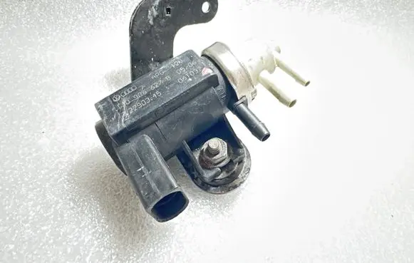 Audi A4 S4 B6 8E 8H Turbo solenoid valve 72290345 8E0201710