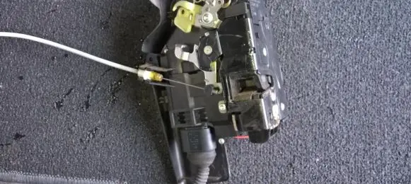 Audi A4 S4 B6 8E 8H Front door lock 4o2837016