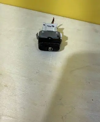 Nissan Qashqai Central locking switch button 