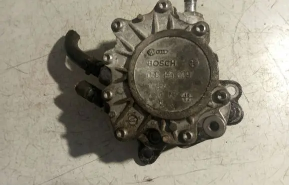 Volkswagen Touran I Vacuum pump 03G145209