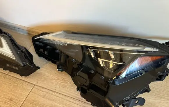 Lexus UX Headlight/headlamp