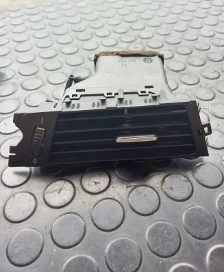 BMW 3 E90 E91 Dash center air vent grill 9130459