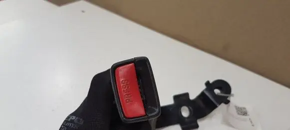 Toyota Avensis T250 Rear seatbelt buckle 1019680 063210