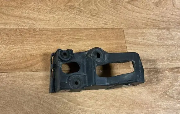Audi A4 S4 B7 8E 8H Fender mounting bracket 8E0853922C