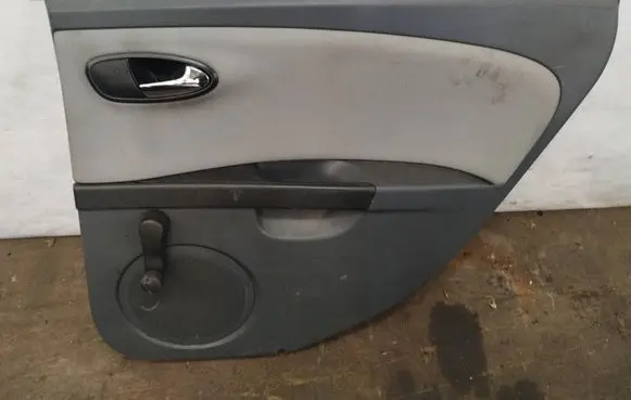 Seat Leon (1P) Rear door card panel trim