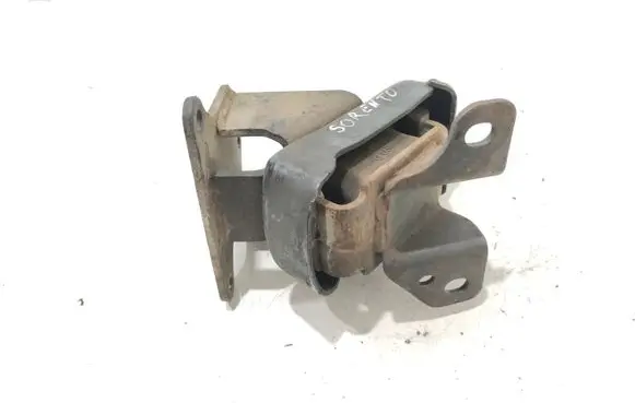 KIA Sorento Engine mount bracket