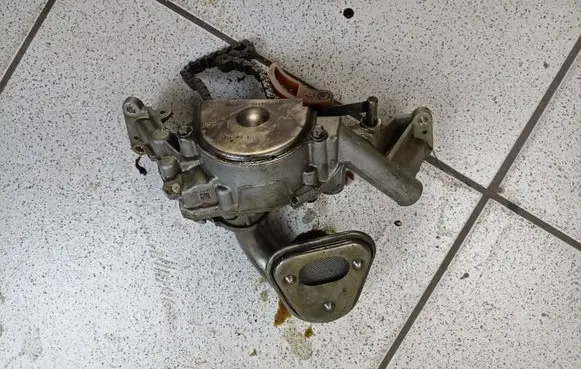 Dodge Grand Caravan Oil pump 0961591800
