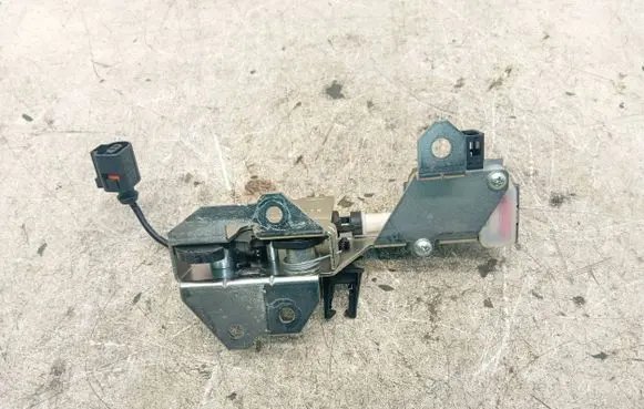 Porsche Cayenne (9PA) Tailgate lock latch 7L0827506E