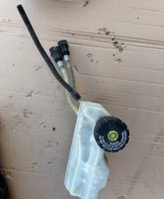 Opel Insignia A Power steering fluid tank/reservoir 32666979