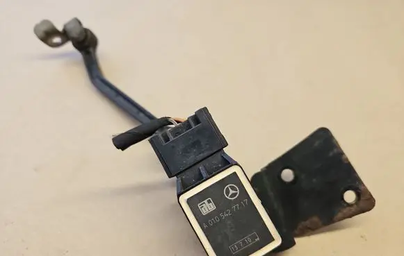 Mercedes-Benz GL X164 Air suspension front height level sensor A0105427717 0105427717 A1643280140