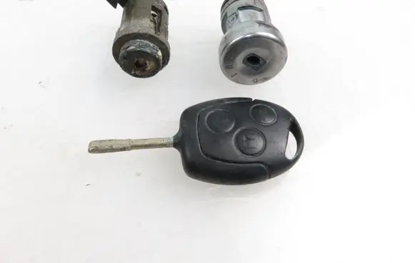 Ford Mondeo Mk III Ignition lock