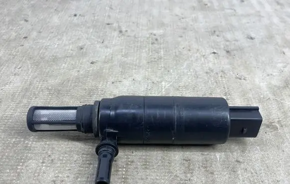 BMW 5 F10 F11 Headlight washer pump 7217792