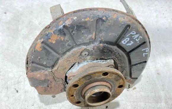 Volkswagen PASSAT B7 Front wheel hub spindle knuckle