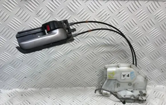 Suzuki SX4 Front door lock A7D11