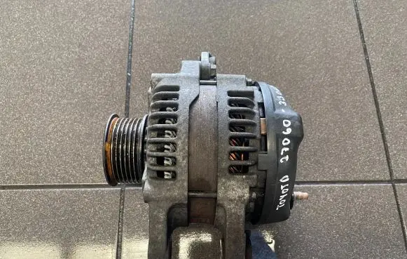 Toyota Auris 150 Generator/alternator 27060-33060