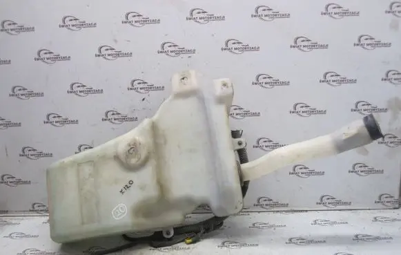 Alfa Romeo Giulia Windscreen/windshield washer pump D283220