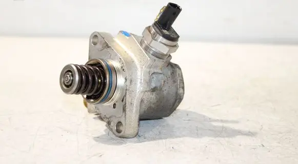 Audi A3 S3 8V Fuel injection high pressure pump 04E127026H