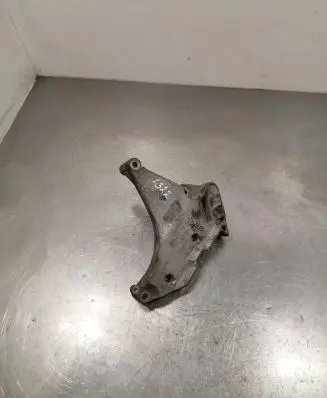 Skoda Octavia Mk2 (1Z) Engine mounting bracket 03L199207