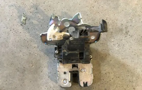 Audi Q7 4L Tailgate/trunk/boot lock/catch/latch 4F9827505