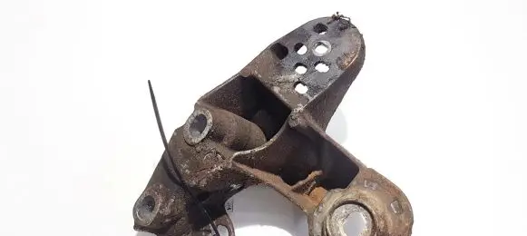 Engine mounting bracket
