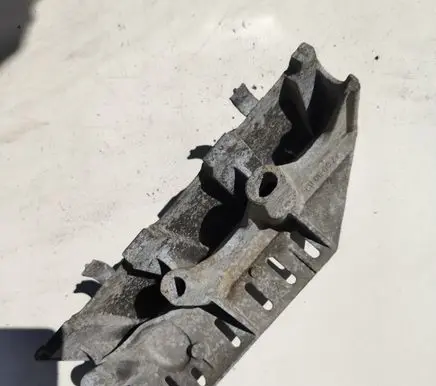Renault Scenic I Engine mounting bracket 7700110112