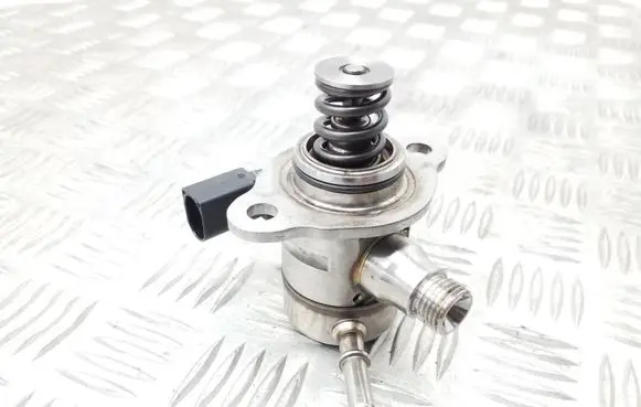 Volkswagen Golf VII Fuel injection high pressure pump 05E127027 DPX110319