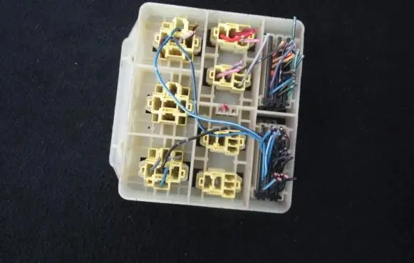 Mitsubishi Carisma Fuse box set 1341ya1