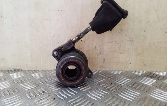Volvo S40, V40 Clutch release bearing slave cylinder 6900012